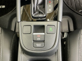 パーキングブレーキはスマートな電子制御式と合わせて渋滞時等にブレーキペダルから足を離しても停車状態を保持してくれるオートブレーキホールド機能で運転が楽になります。スタートはアクセルペダルを踏むだけ