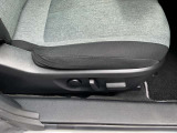 【パワーシート】電動なので、きめ細かい調整ができます!自分自身の運転姿勢に合わせた、適切なドライビングポジションが確保できます♪