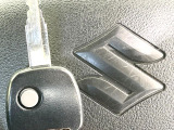 【キーレス】少し離れた場所からでもボタン一つでドアの開錠・施錠ができるのでとっても便利!ドアの鍵穴周りに傷をつけることもありません♪
