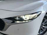 【LEDヘッドライト】悪天候や夜間走行時も良好な視界を確保し安心して運転できる高輝度LEDヘッドライトを装備!点灯速度が早く、消費電力も抑えられています。