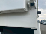 運転席側後方ボディーにキズがあります。