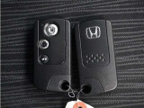◆スマートキー◆カギをバッグやポケットに入れたままでもドアロックの開閉ができる『スマートキー』付き!雨天や暗くなってもカギを取り出す必要がなくドアの開錠&エンジンも始動できます