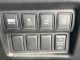 【両側スライドドア】駐車場で隣の車との間隔が狭く乗りにくい時、スライドドアなら安心!ドアオープン時も幅を取らず、開口部が広いので乗り降りがとっても簡単です。大きな荷物の出し入れも後席から可能♪