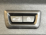 【パワーバックドア】スマートキーや運転席のボタンを押すだけでリアゲートが自動で開閉します!荷物を持っている時や、高い位置にあるバックドアを閉める際に便利な機能です♪