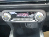 ★オートエアコン★温度設定だけで車がいつも快適に自動調整します♪風量や吹き出し口も自動で行われます。もちろんお好みの設定にも調整可能です♪