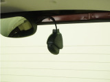 ◆リアにもドライブレコーダーを装備しております◆映像・音声などを記録する自動車用の装置です。もしもの事故の際の記録はもちろん、旅行の際の思い出としてドライブの映像を楽しむことができます。