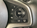 ハンドルにHondaセンシング系のクルーズコントロールやレーンキープアシストなどの操作スイッチが装備されています。ハンドルから手を離さず安全に操作できます。