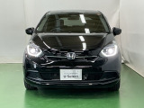 LEDヘッドライトを装備しています。LEDヘッドライトはとても明るく、雨の日や夜間走行も安全・安心です。オートライトコントロール付きで周囲の明るさに応じて自動で点灯・消灯します