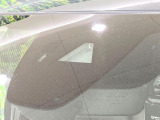 【スマートブレーキサポート】走行中に前方の車両等を認識し、衝突しそうな時は警報とブレーキで衝突回避と被害軽減をアシスト。より安全にドライブをお楽しみいただけます。