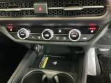 運転席/助手席シートヒーターで寒い日もすぐに温かくなり快適に過ごせます。3段階の温度調整が可能です