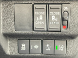 運転席右側に電動スライドドアのスイッチや衝突軽減ブレーキ【CMBS】のスイッチ等がついています。