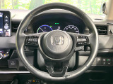 インテリアに合わせたデザインのステアリングは、運転される方のことも考え、運転しやすい形状、大きさです。是非一度、実際に触ってお確かめください。