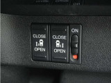 ◆両側電動スライドドア◆狭い駐車場でも乗り降りが楽々♪お子様が隣の車にドアを当ててしまう心配もございません!小さなお子様連れの方もこれで安心。