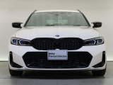 【キドニーグリル】BMWの代名詞。一目見ただけでBMWであると認識できる確固たるアイコンとして存在感を放ちます。