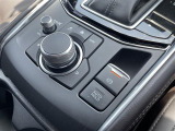 【電動パーキングブレーキ】ブレーキを踏んで停車したときにブレーキペダルから足を離しても停車状態を維持することができます。