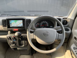 統一感のある広々とした運転席回り