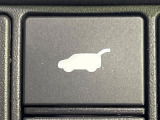 【パワーバックドア】スマートキーや運転席のボタンを押すだけでリアゲートが自動で開閉します!荷物を持っている時や、高い位置にあるバックドアを閉める際に便利な機能です♪