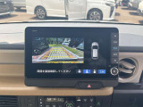 【バックカメラ】後退時に車両後方の映像をモニターに映す機能。目視できない死角を確認でき、衝突事故を防ぎます。駐車が苦手な方だけでなく全てのドライバーに必須の安全装備です。