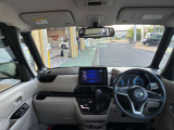 インパネ全体の写真で見た目もわかりやすく、使いやすいお車です。