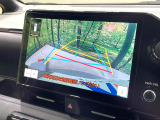 【バックカメラ】駐車時に後方がリアルタイム映像で確認できます。大型商業施設や立体駐車場での駐車時や、夜間のバック時に大活躍!運転スキルに関わらず、今や必須となった装備のひとつです!