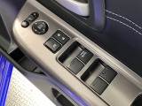 鍵や窓の開け閉めはこちらで!サイドミラーの調節も電動で出来ます。