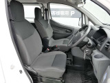 視界がよく運転しやすいフロントシート