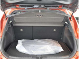 トランク内も広く、荷物もタップリ積んで頂けます☆