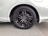 かっこいい【アルミホイール】を履いていますので、足元を引きしまっていますね。