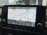 【メーカー純正9インチナビ】インテリアに溶け込むスタイリッシュな「専用設計」メーカーナビを装備♪視認性や操作性など基本性能にも優れ、より上質なカーライフをお楽しみいただけます。