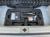 荷室下には工具類が入っています。