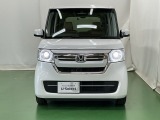 LEDヘッドライトを装備しています。LEDヘッドライトはとても明るく、雨の日や夜間走行も安全・安心です。オートライトコントロール付きで周囲の明るさに応じて自動で点灯・消灯します