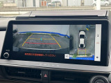【パノラミックビューモニター】専用のカメラにより、上から見下ろしたような視点で360度クルマの周囲を確認することができます☆死角部分も確認しやすく、狭い場所での切り返しや駐車もスムーズに行えます。