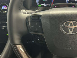 運転中、オーディオの操作をしてて、ハッとしたことはありませんか?ステアリングスイッチは、運転中でもハンドルでオーディオの操作が可能です。安全なドライブをサポートします。