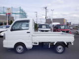 内外装およびエンジンル-ムなど専用クリ-ニング致します。車両クリ-ニングのプロが施工致しますので!高品質な1台に蘇りますよ♪(全在庫無料施工)