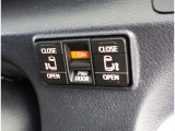 両側スライドドア付き。運転席手元でも扉の開閉ができます。