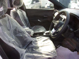 運転席シートリフター付です。お好みの高さに調整ができますね。