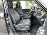 体を包み込む形のシートなので、長時間運転しても疲れません。