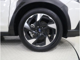 純正18インチアルミホイール装備・タイヤサイズ225/55R18