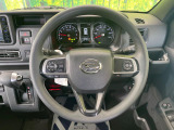 【ステアリングスイッチ】運転中、前方から目線をそらすことなく、オーディオ等の操作が可能な便利機能!安心&快適なドライブを演出してくれます♪