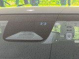 【ホンダセンシング】走行中に前方の車両等を認識し、衝突しそうな時は警報とブレーキで衝突回避と被害軽減をアシスト。より安全にドライブをお楽しみいただけます。
