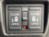 【両側パワースライドドア】スマートキーや運転席のスイッチで後席両側スライドドアの開閉が可能♪電動だから力を入れてドアを開ける必要が無く、小さなお子様でも簡単に開け閉めでき快適です♪
