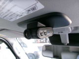 ドライブレコーダーのリヤカメラです。あおり運転の抑制効果も期待できていざという時に安心です