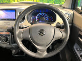 【純正革巻きステアリング】上質な革を使用することで、手にしっかり馴染みとても運転しやすいハンドルです♪