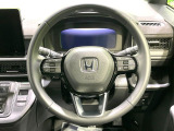【純正革巻きステアリング】上質な革を使用することで、手にしっかり馴染みとても運転しやすいハンドルです♪