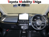 シックな色使いの運転席周りですね。すっきりとしたデザインで上品な色使いです。居心地の良い運転席、長く座ってられるリラックスできるデザインがいいですね。