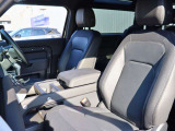 (パワーシート)運転席にはメモリー機能付きパワーシートが装備されます。3パターン記憶させる事ができ、誰かが乗った跡でもすぐに自分のポジションに戻す事が出来ます!