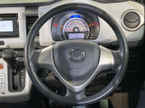 インテリアに合わせたデザインのステアリングは、運転される方のことも考え、運転しやすい形状、大きさです。是非一度、実際に触ってお確かめください。