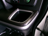 運転席側の手の届きやすい位置にもドリンクホルダーが付いています。