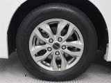 社外品の15インチアルミホイールを装着しています。タイヤサイズ195/65R15