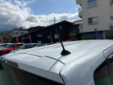 目立つキズ凹み等はありませんが、中古車という商品の特性ルーフには子キズや塗装しみがあります